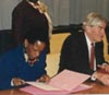 Mrs. Tibaijuka and Mr. Lubbers sign Memorandum of Understanding in Geneva